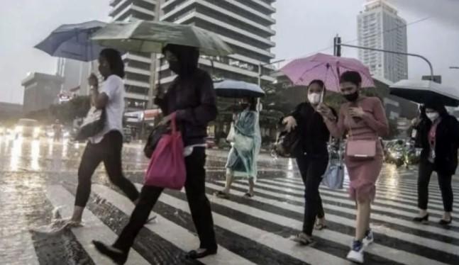 BMKG: Mayoritas Wilayah Indonesia Alami Hujan Ringan, Enam Daerah Berpotensi Hujan Petir