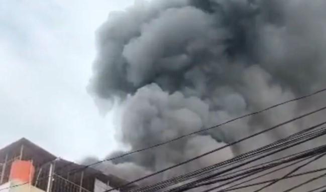 Kebakaran Hebat Landa Permukiman Padat di Jelambar Baru, Asap Tebal Terlihat dari Jauh