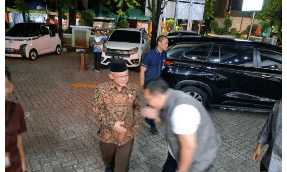 Menteri Pendidikan Dasar dan Menengah Abdul Mu'ti Jenguk Korban Ledakan SMAN 72 di RSIJ Cempaka Putih