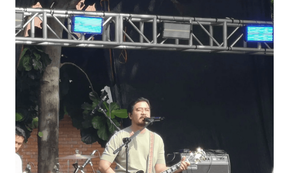 Bilal Indrajaya Tampil Emosional di Jazz Goes To Campus 2025, Persembahkan Lagu untuk Ade Paloh