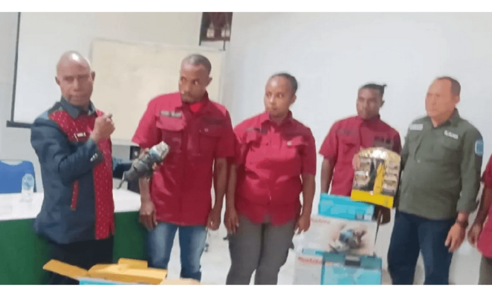 Perajin OAP di Biak Numfor Tingkatkan Produksi Suvenir Usai Terima Bantuan Alat dari Dana Otsus Papua 2025