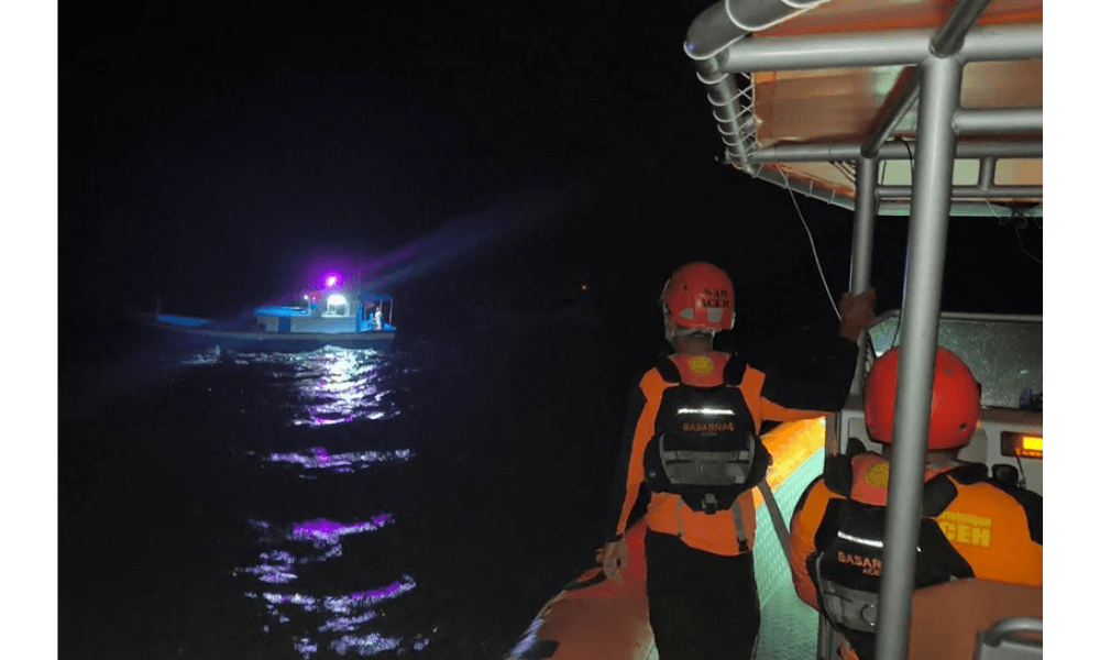 Basarnas Evakuasi Dua Nelayan Banda Aceh yang Hilang di Perairan Pulau Rondo Akibat Mesin Perahu Mati