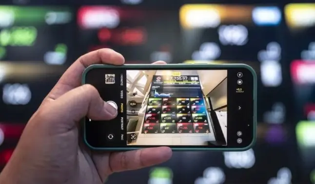 IHSG dan LQ45 Dibuka Menguat di Tengah Sikap Wait and See Pasar terhadap Data Ekonomi Domestik dan Global