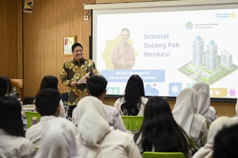 Menteri Keuangan Edukasi Siswa soal APBN Lewat Program Kemenkeu Mengajar di SMAN 3 Jakarta