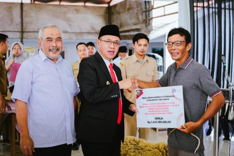 Pemerintah Banyumas Salurkan Hibah Rp1,26 Miliar dan Fasilitasi Asuransi untuk Nelayan Perairan Umum Darat