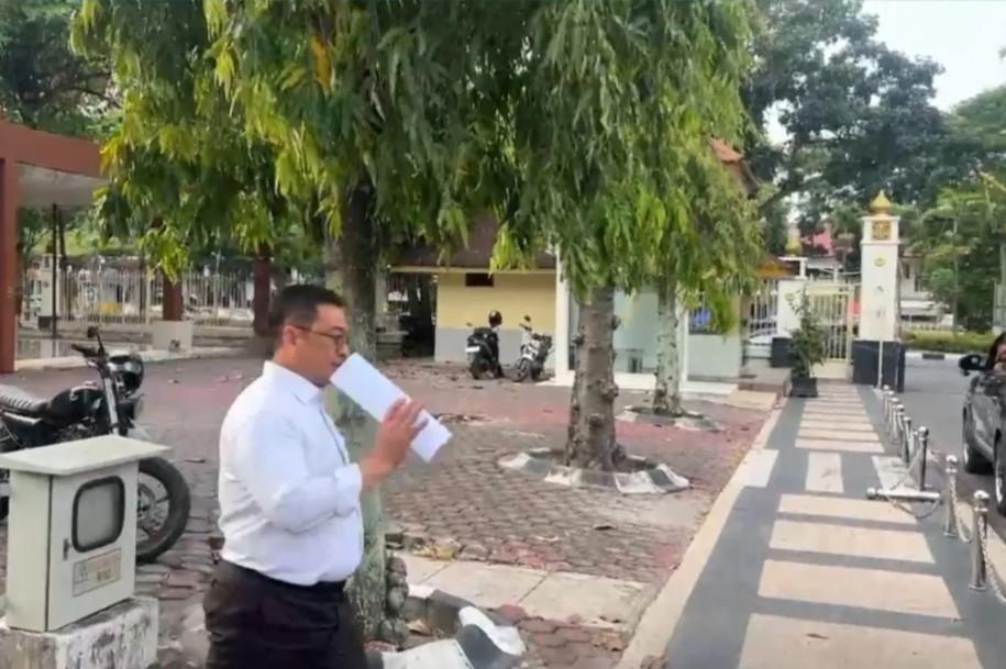 KPK Bawa Sekda Riau dan Kabag Protokol Usai Geledah Kantor Gubernur Terkait Kasus Pemerasan