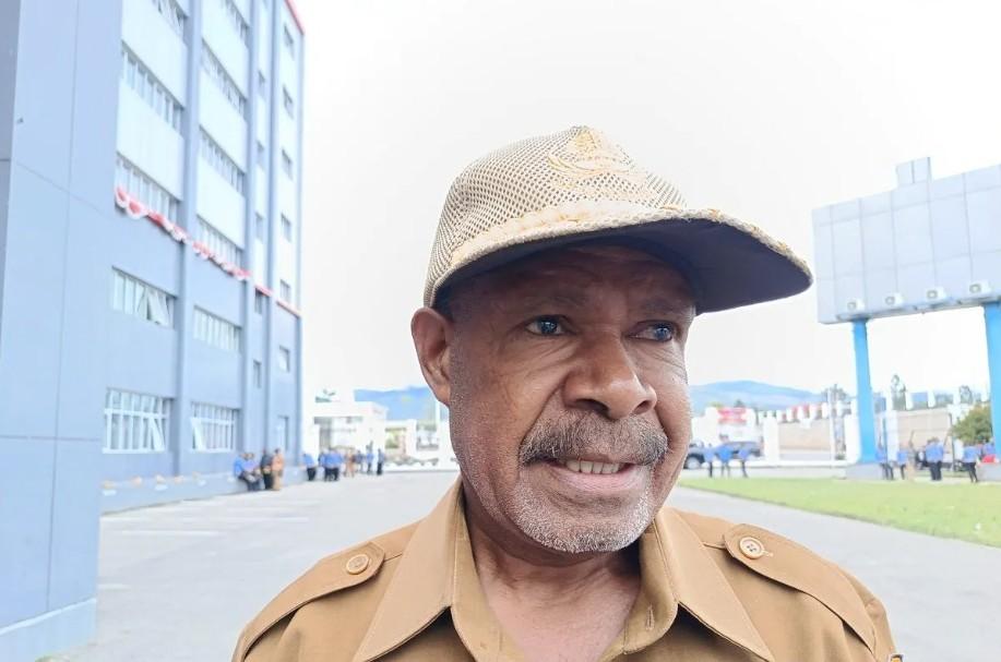 HKN 2025, Dinkes Papua Pegunungan Serahkan Hibah Mobil Ambulans dan Dana untuk Tingkatkan Pelayanan Kesehatan