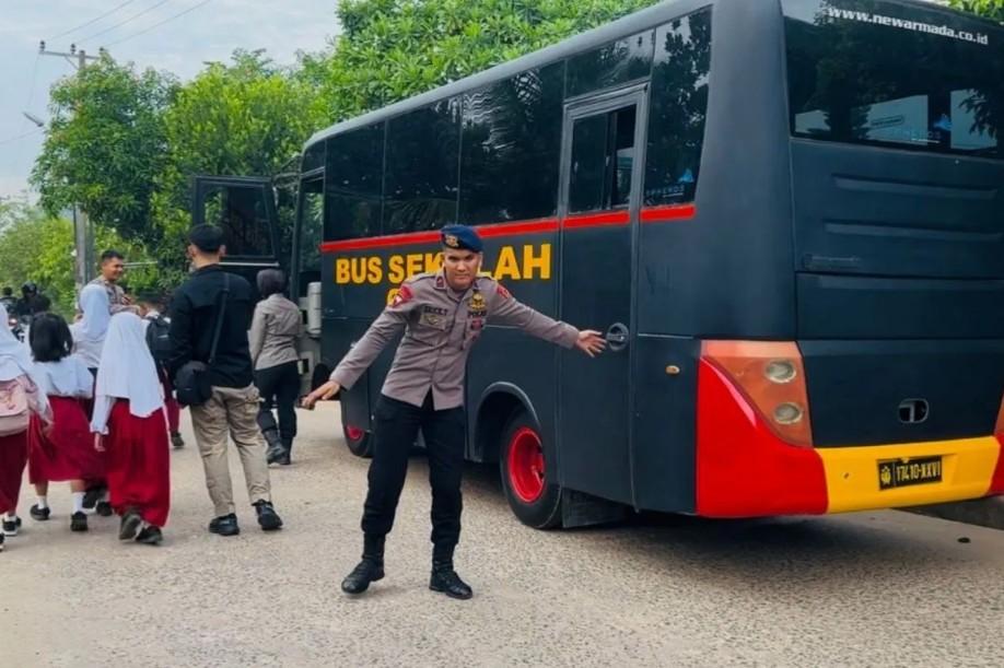 Brimob Polda Jambi Luncurkan Layanan Bus Sekolah Gratis untuk Tingkatkan Keamanan dan Kemudahan Pelajar