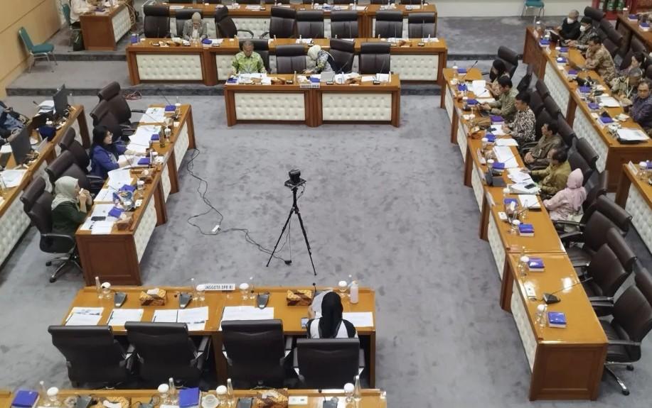 Dorong Hilirisasi, DPR Minta Pemerintah Bangun Ekosistem Bahan Baku untuk Industri Dalam Negeri