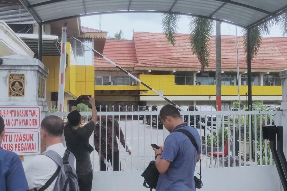 KPK Geledah Kantor Dinas Pendidikan Riau Terkait Dugaan Pemerasan oleh Gubernur Nonaktif