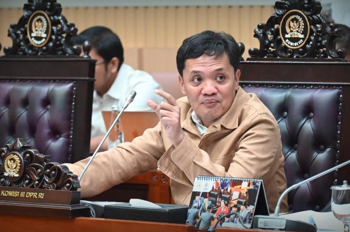 Komisi III DPR dan Pemerintah Bahas 29 Klaster Masalah dalam Revisi KUHAP