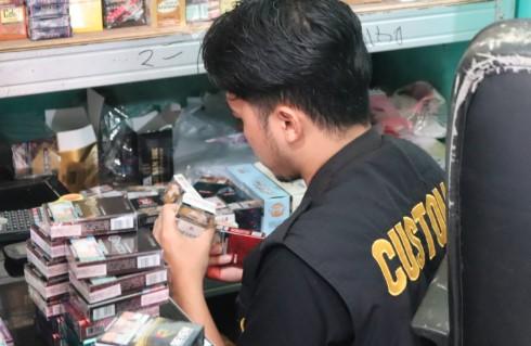 Bea Cukai Gencarkan Sosialisasi dan Operasi Pasar Gempur Rokok Ilegal di Jawa Timur