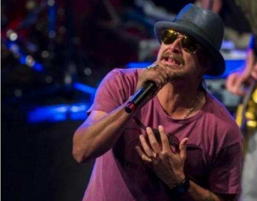 Kid Rock Nyanyikan Lagu Penghormatan untuk Charlie Kirk di Hondo Rodeo Fest, Arizona