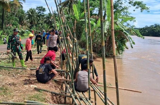 24 Desa di Cilacap Terdampak Banjir dan Longsor, Warga Perkuat Tanggul Sungai Citanduy