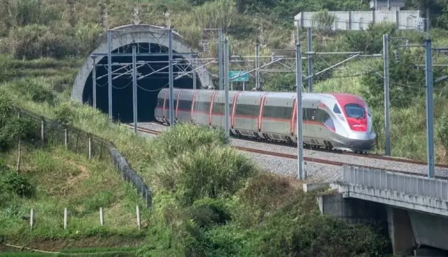 Rangkuman Peristiwa Ekonomi 12 November 2025: Bulog Bangun 100 Gudang, Pengembangan Kereta dan Koperasi Dipercepat