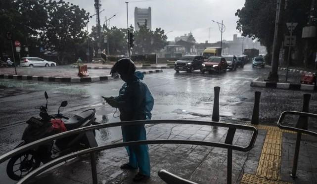 BMKG Prakirakan Hujan Lebat, Petir, dan Angin Kencang di Sejumlah Kota Besar pada 15 November 2025
