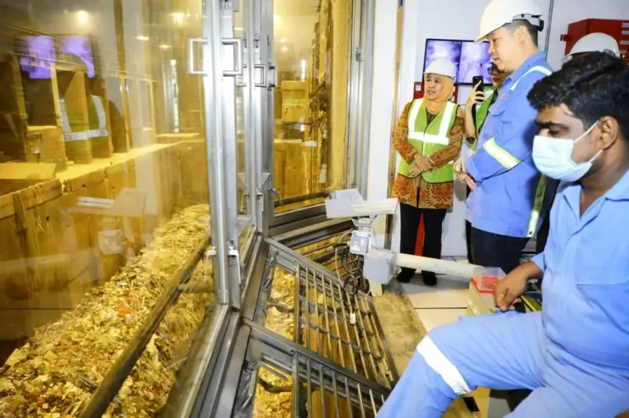 Khofifah Pelajari Teknologi Pengolahan Sampah Canggih di Singapura untuk Diterapkan di Jawa Timur