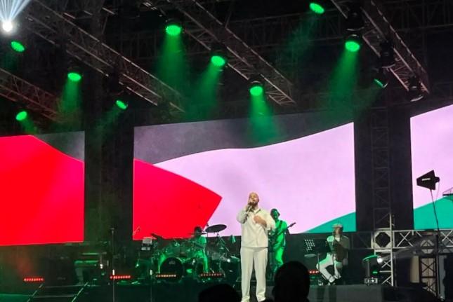 Maher Zain Gaungkan Pesan Kebebasan untuk Palestina dan Sudan dalam Konser Penuh Haru di Makassar