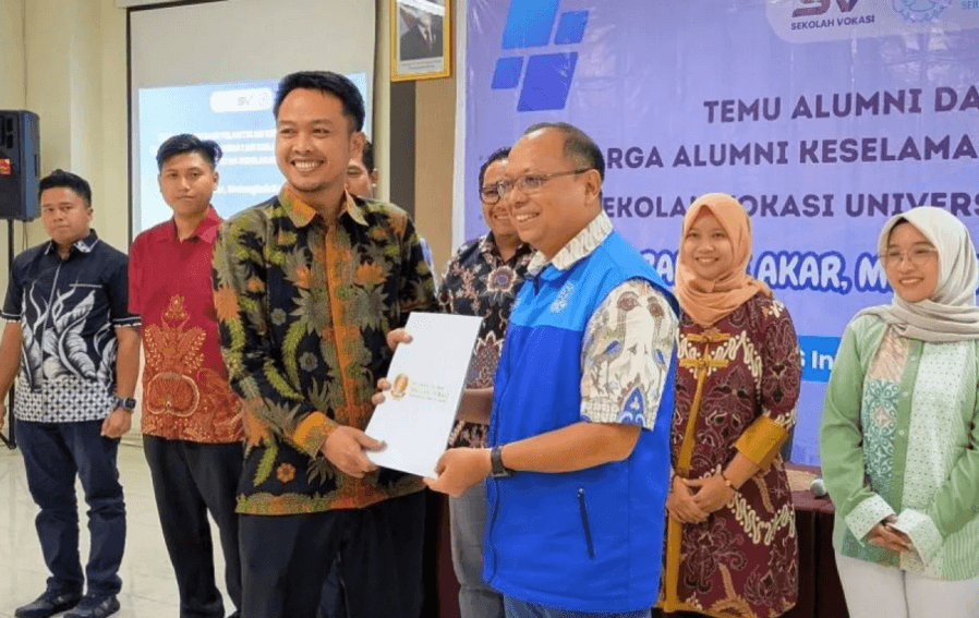 Pelantikan Alumni K3 Sekolah Vokasi UNS Tegaskan Komitmen Keselamatan Kerja sebagai Fondasi Moral dan Peradaban Industri