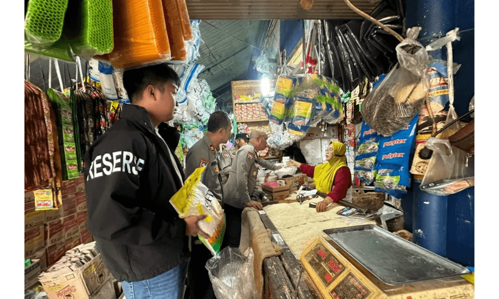 Satgas Pangan Awasi Harga Beras di Muara Angke, Dua Toko Dapat Teguran karena Langgar HET