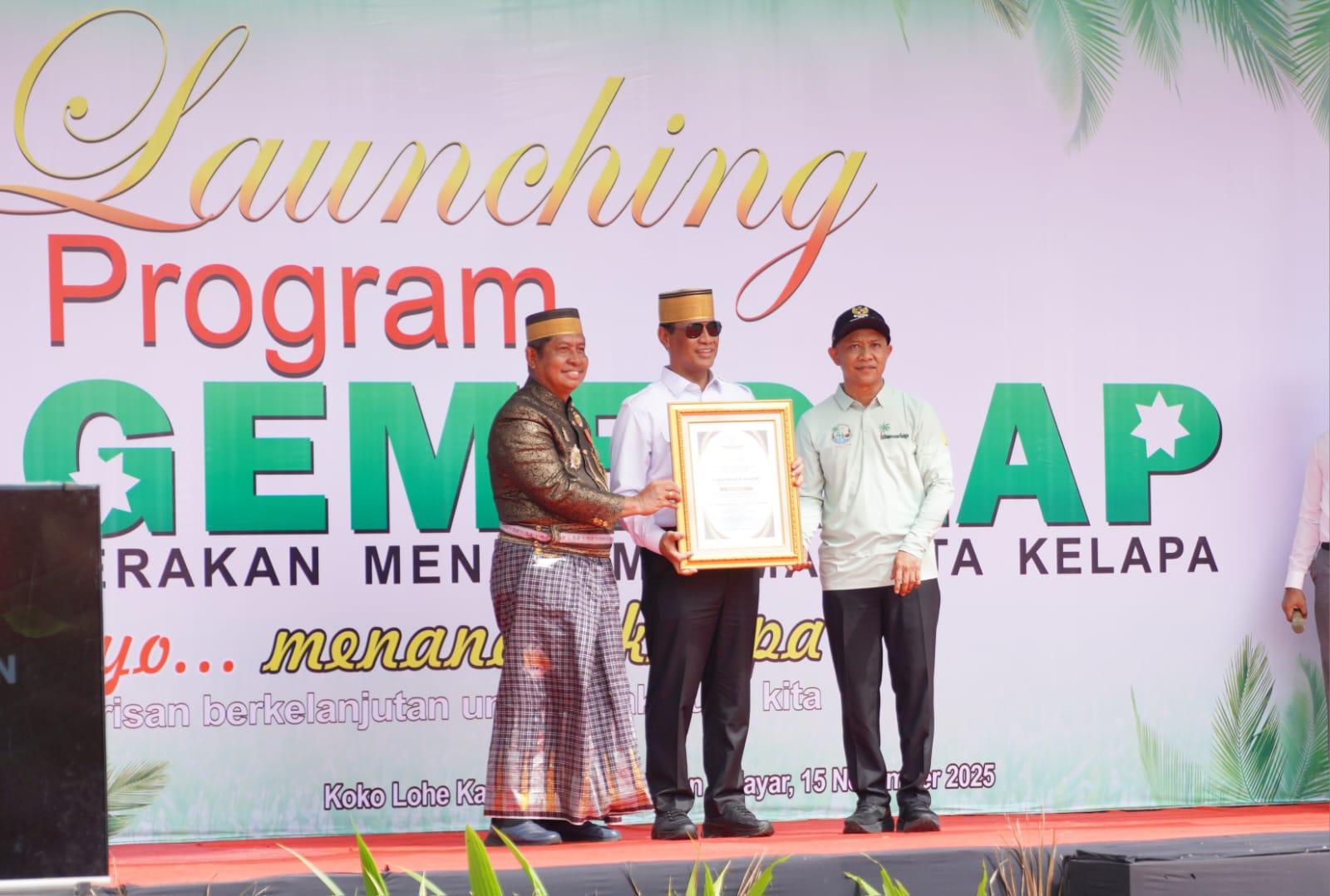 Jadi Pemimpin Pro Petani, Mentan Amran Dianugerahi Gelar Adat “To Anjarrekiyya Ri Kontutoje” di Selayar