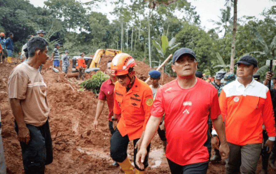 Gubernur Jateng Perintahkan Percepatan Penanganan Longsor di Cilacap, 11 Korban Masih Dicari