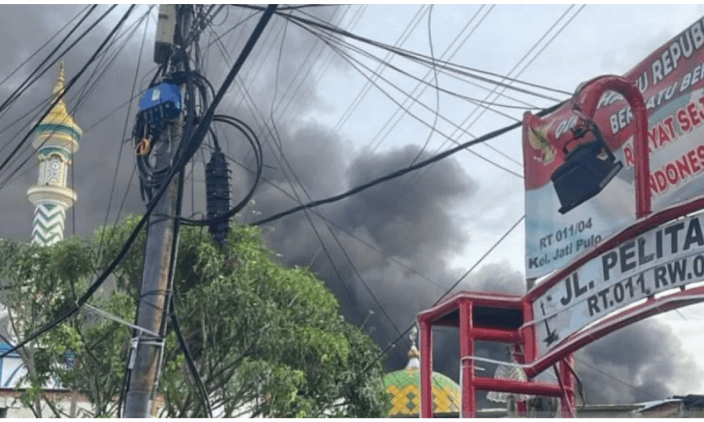 Kebakaran Rumah di Palmerah, 20 Unit Damkar Dikerahkan dan Api Berhasil Dilokalisasi