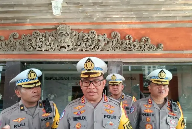 Polda Bali Larang WNA Tidak Terampil Berkendara Sepeda Motor demi Keamanan Lalu Lintas