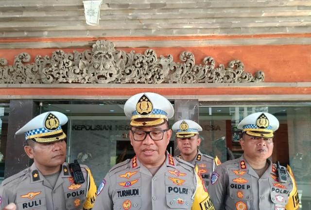 Polda Bali Larang WNA Tidak Terampil Berkendara Sepeda Motor demi Keamanan Lalu Lintas