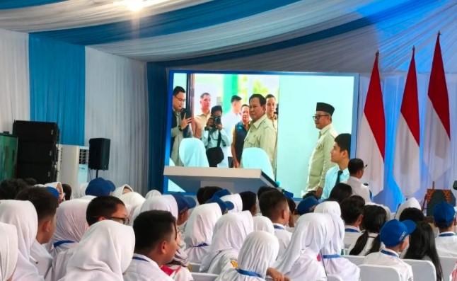 Prabowo Luncurkan Smartboard Nasional di SMPN 4 Bekasi untuk Percepatan Digitalisasi Pendidikan