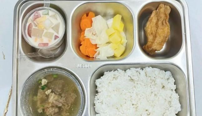 Relawan Satuan Pelayanan Pemenuhan Gizi Rayakan Gajian di Dapur MBG, Dampak Positif untuk Ekonomi Lokal