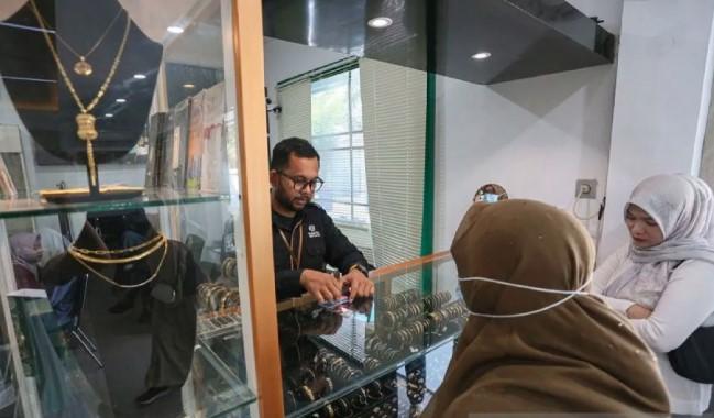 Harga Emas Antam Turun pada 18 November 2025