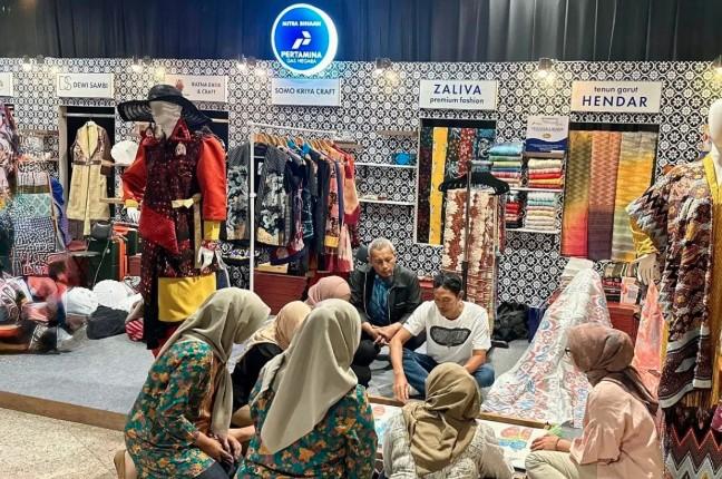 PGN Tampilkan Sembilan UMKM Binaan di Surabaya Fashion Parade 2025