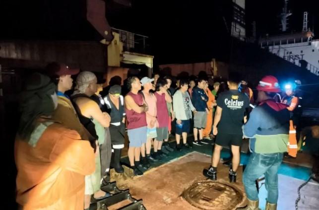 Kapal Batubara Terbakar di Perairan Kotabaru, 21 ABK Berhasil Diselamatkan Tanpa Korban