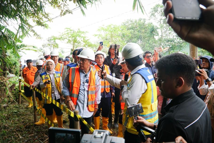 Saan Mustopa Tinjau Langsung Rencana Pembangunan Infrastruktur Pengendali Banjir di Karangligar