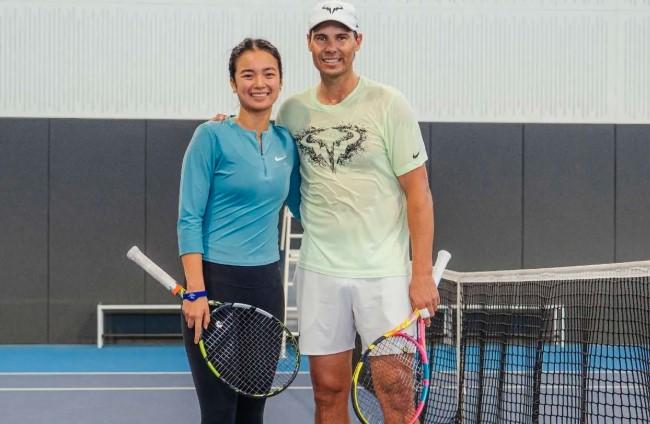 Setelah Setahun Absen, Rafael Nadal Kembali ke Lapangan Tenis dan Latihan Bareng Alexandra Eala