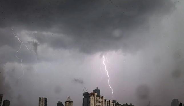 BMKG Peringatkan Cuaca Ekstrem, Panas Maksimum, dan Banjir Rob di Sejumlah Wilayah Hari Ini