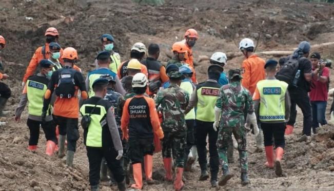 Dompet Dhuafa Kerahkan Tim Bantu Pencarian Korban Longsor dan Layani Pengungsi di Banjarnegara