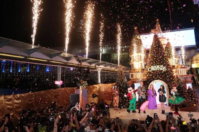 Harbour City dan Hong Kong Disneyland Hadirkan “Magical Christmas” dengan Instalasi Disney Raksasa di Victoria Harbour