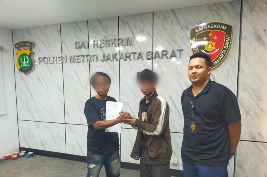 Dua Pria Ditangkap Usai Lakukan Pemerasan dan Pengeroyokan Sopir Mobil Boks di Jakarta Barat