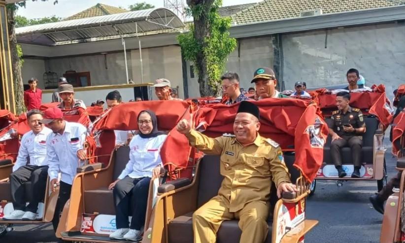 Presiden Prabowo Bagikan 100 Becak Listrik untuk Lansia di Jombang, Dorong Kesejahteraan dan Kemudahan Kerja
