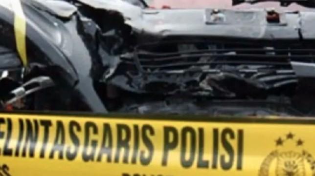 Pengendara Fortuner Tewas Setelah Serempet Pesepeda dan Tabrak Truk di Meruya Ilir