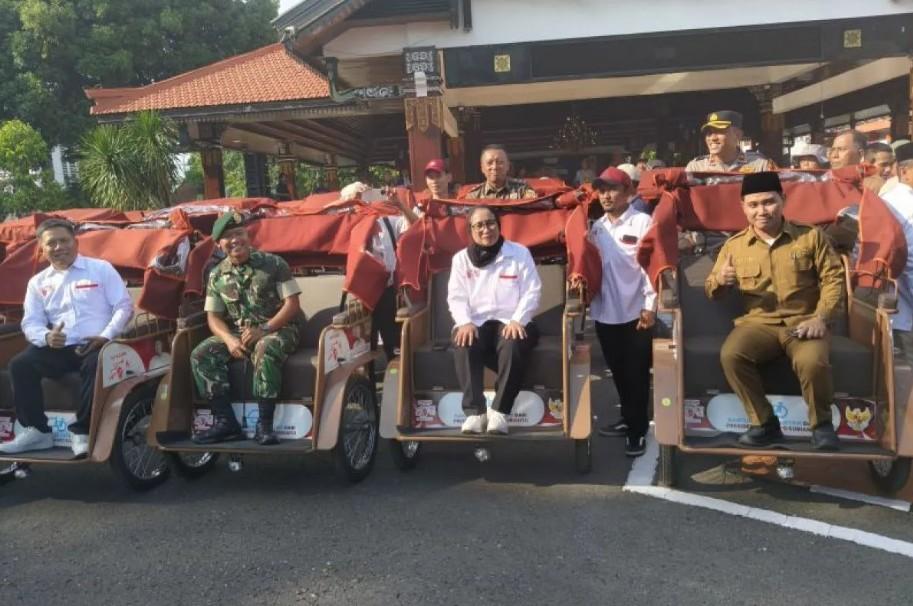 Presiden Prabowo Salurkan Becak Listrik untuk Tukang Becak di Mojokerto, Target 5.000 Unit Hingga 2025