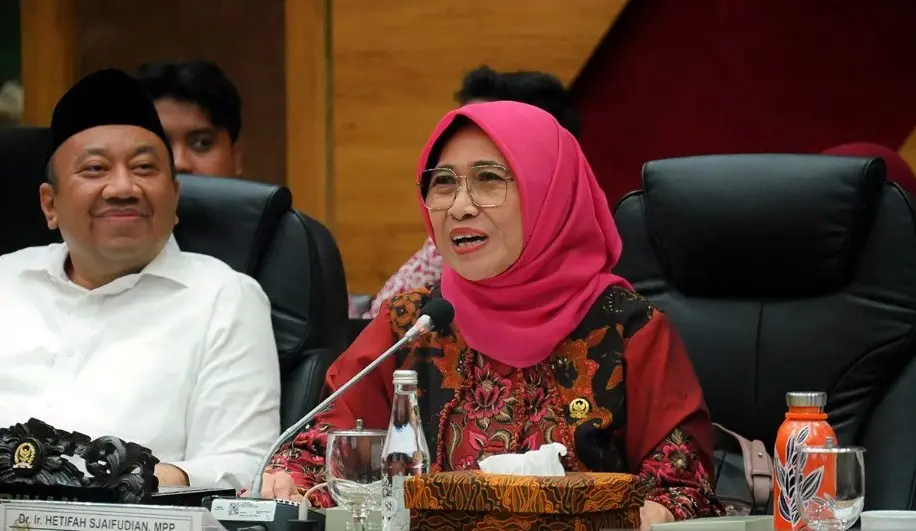 Hetifah Desak Pemerintah Hapus Status Guru Honorer Tanpa Ciptakan Ketidakpastian
