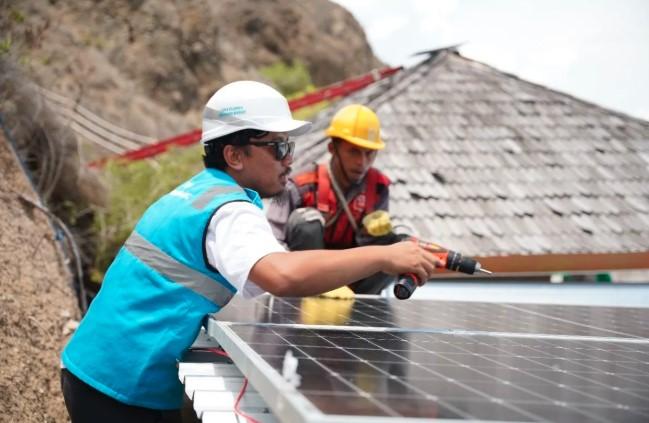 PLN Pasang PLTS SuperSUN di Pulau Padar untuk Dukung Pariwisata Hijau dan Energi Bersih NTT
