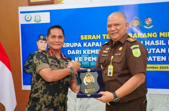 KKP Hibahkan Dua Kapal Eks-Illegal Fishing ke Pemkab Deli Serdang untuk Dukung Kesejahteraan Nelayan