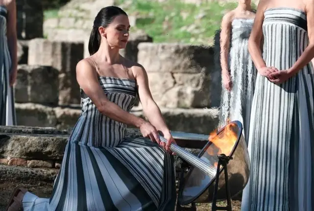 Api Olimpiade Milan-Cortina 2026 Resmi Dinyalakan di Olympia Kuno, Yunani