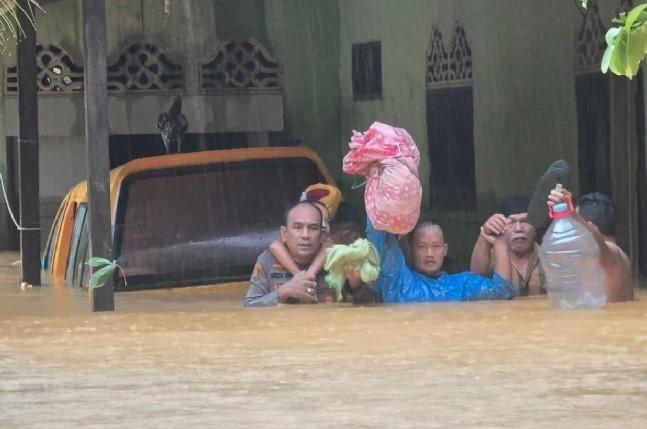 Polda Sumut Kerahkan 1.030 Personel Tangani Dampak Bencana di 12 Kabupaten/Kota