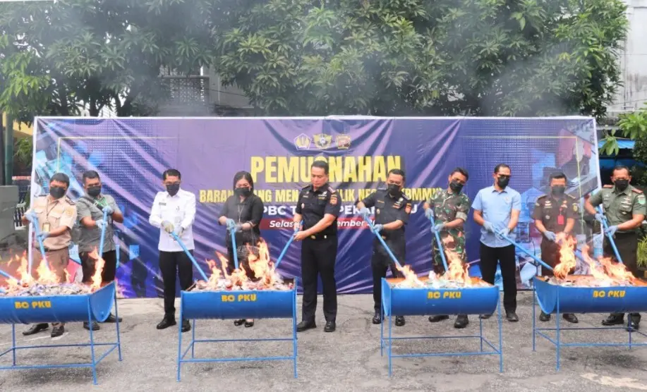 Bea Cukai Pekanbaru Musnahkan Barang Ilegal Hasil Penindakan Senilai Miliaran Rupiah