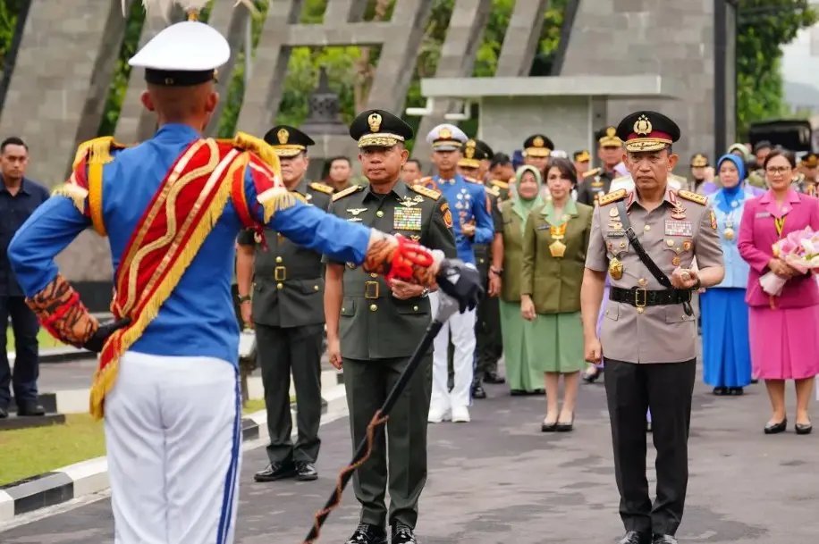 Kapolri Pimpin Wisuda 1.621 Taruna TNI-Polri di Magelang, Tegaskan Peran Strategis Hadapi Bonus Demografi dan Tantangan Bangs
